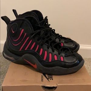Air Bakin black and pink Nike’s